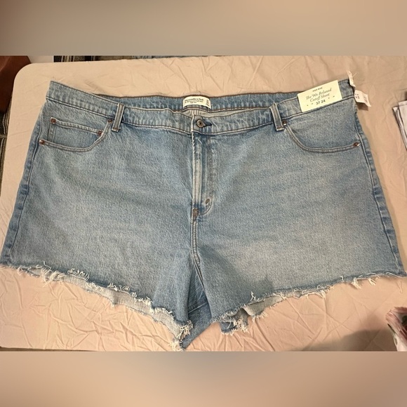 Abercrombie & Fitch ’90s Relaxed Cutoff Short High Rise Light Size 37/24 NWT - Picture 1 of 5
